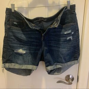 Universal Threads Mid Rise Boyfriend Shorts